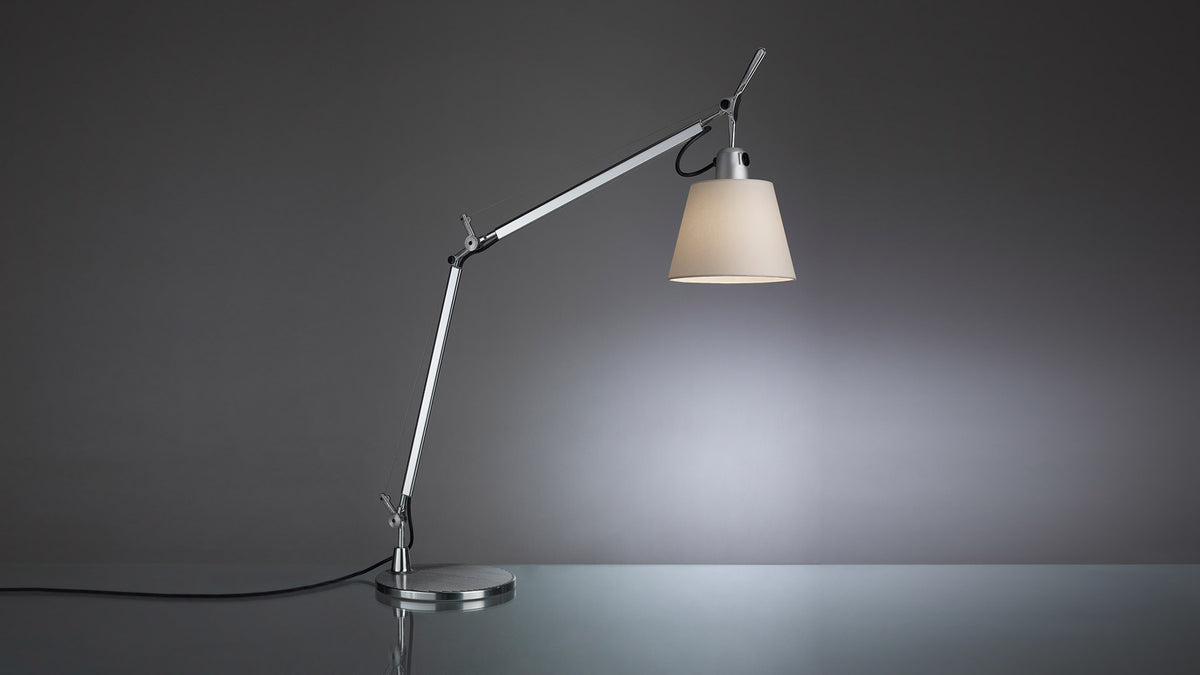 Tolomeo Basculante table aluminium et parchemin Artemide
